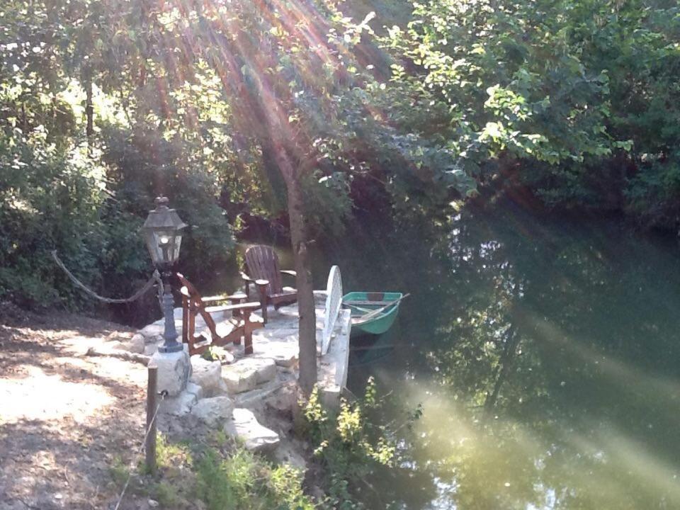En Bord De Riviere Bed and Breakfast Casseneuil Εξωτερικό φωτογραφία
